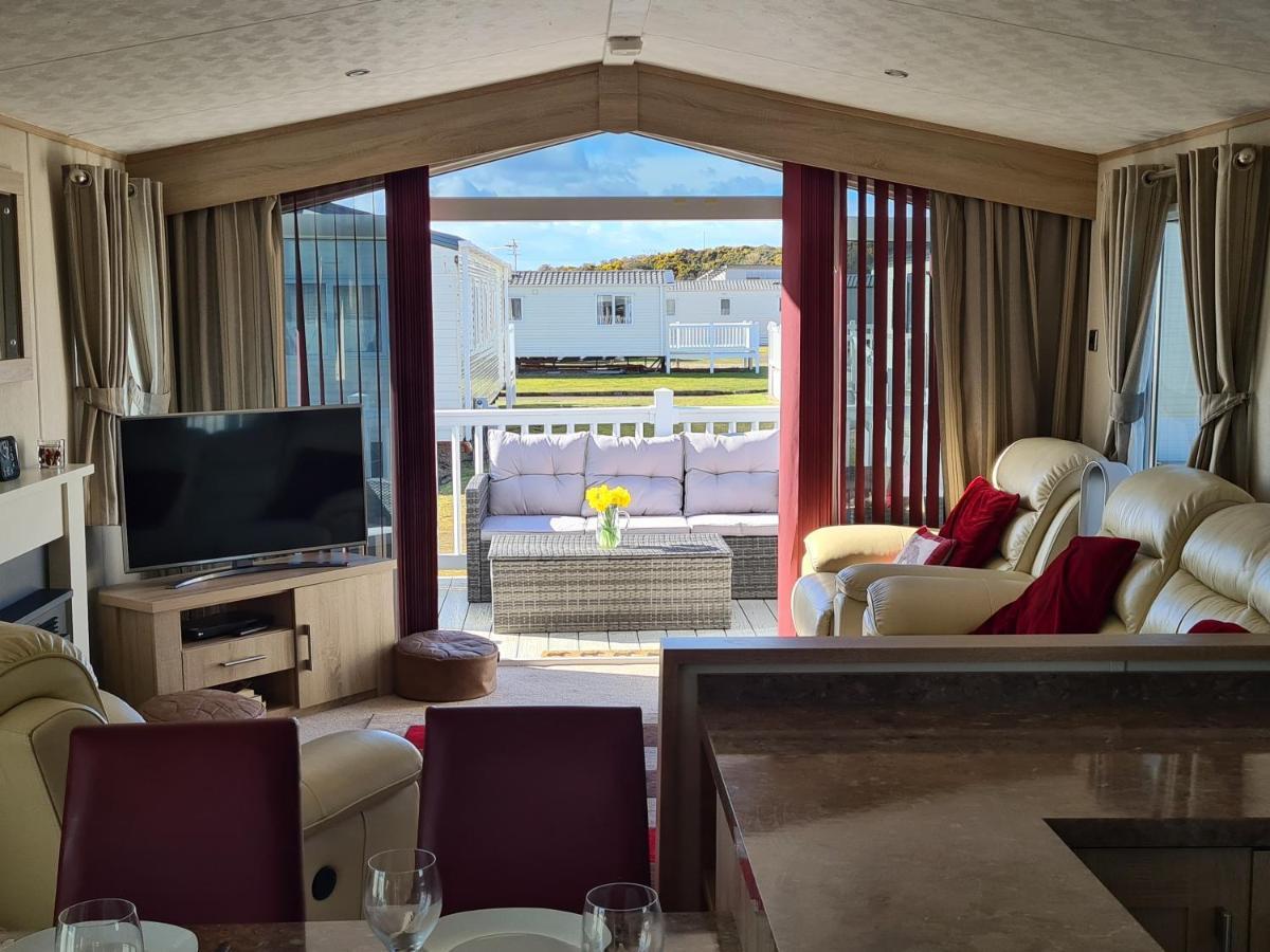 Helmsley Luxury Lodge Lossiemouth Exterior foto