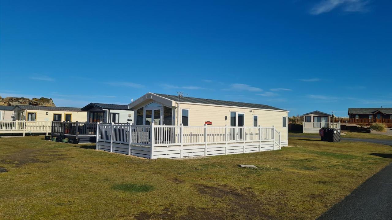 Helmsley Luxury Lodge Lossiemouth Exterior foto