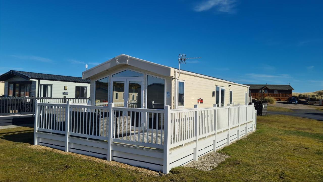 Helmsley Luxury Lodge Lossiemouth Exterior foto